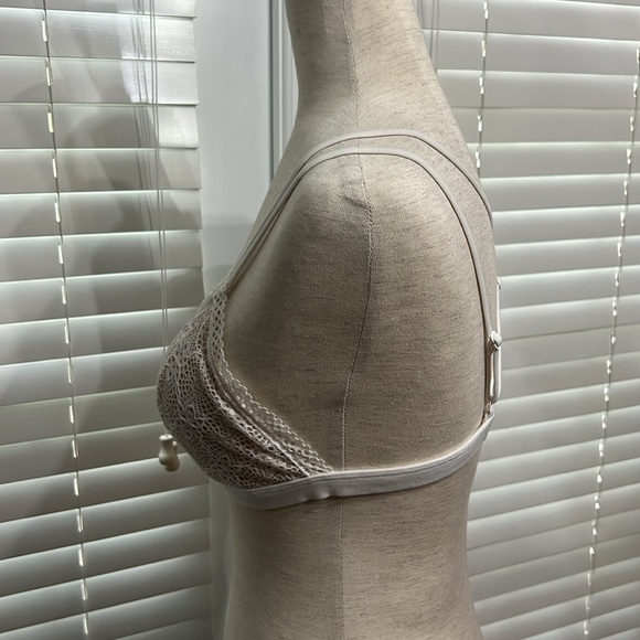 Victoria’s Secret Lace Bralette - Picture 3 of 8